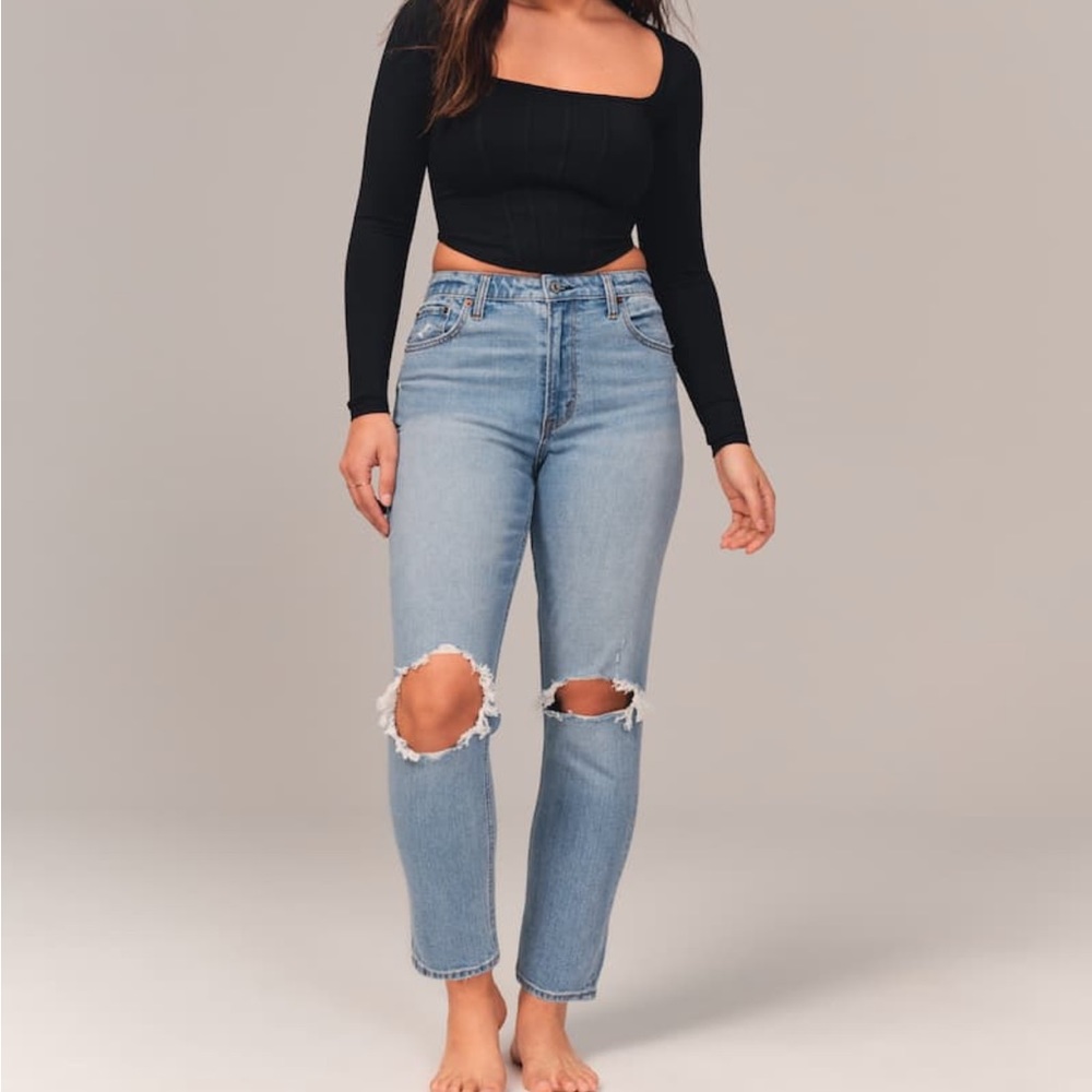 NWT Abercrombie and Fitch women’s Curve Love High Rise Mom jean